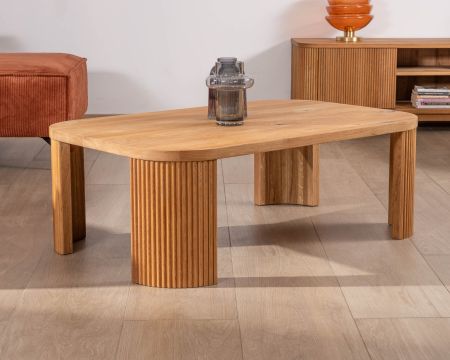 Table basse épurée avec pieds cannelés style rétro en chêne huilé "Winton"