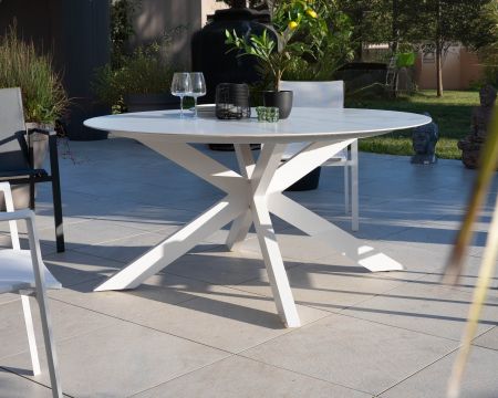 Table ronde 160 cm en céramique et aluminium blanche "Chinon"