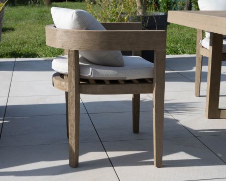 Chaise de repas extérieure haut de gamme en teck "Blois" finition grisée