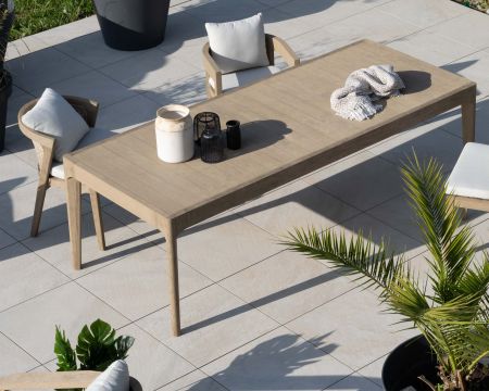 Table de repas spécial outdoor 240cm en teck finition sablée et grisée "Vérone"