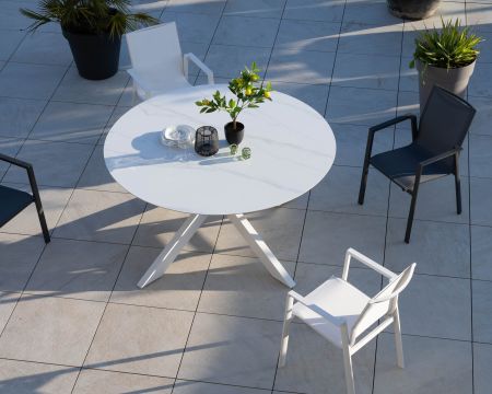 Table ronde 160 cm en céramique et aluminium blanche "Chinon"