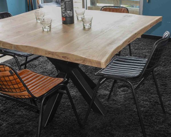 Table extensible en chêne blanc avec pied central et bords naturels 240 cm  palerme Couleur bois naturel Pier Import